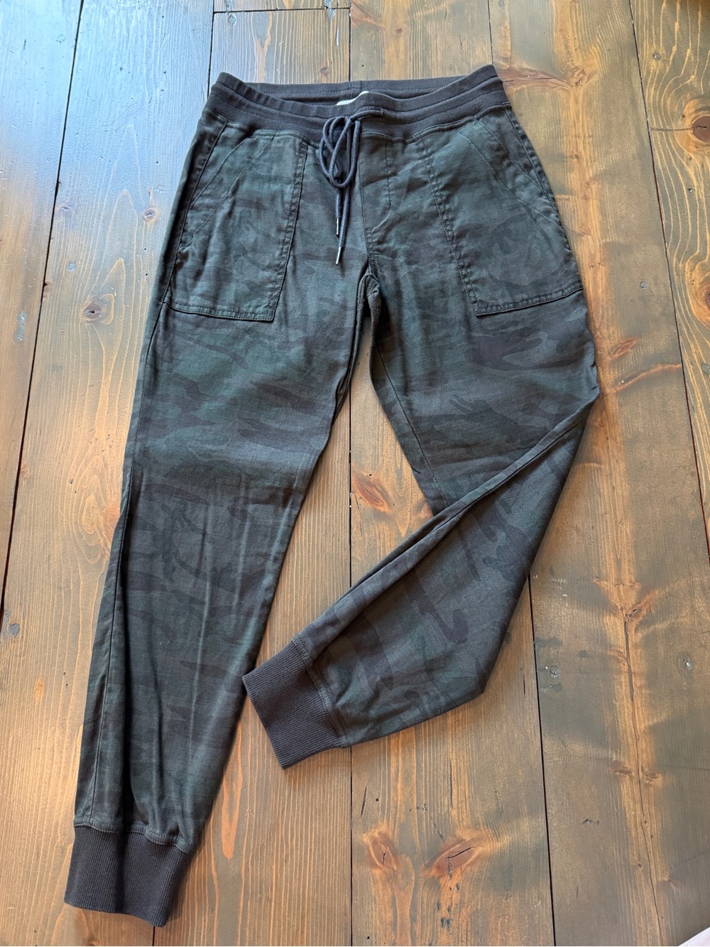 Level 99 Women's Black Green Camo Jogger Pants